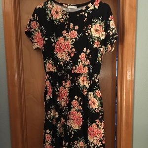 Floral dress with pockets..